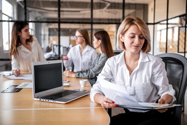 HR manager care implementează un program de wellbeing