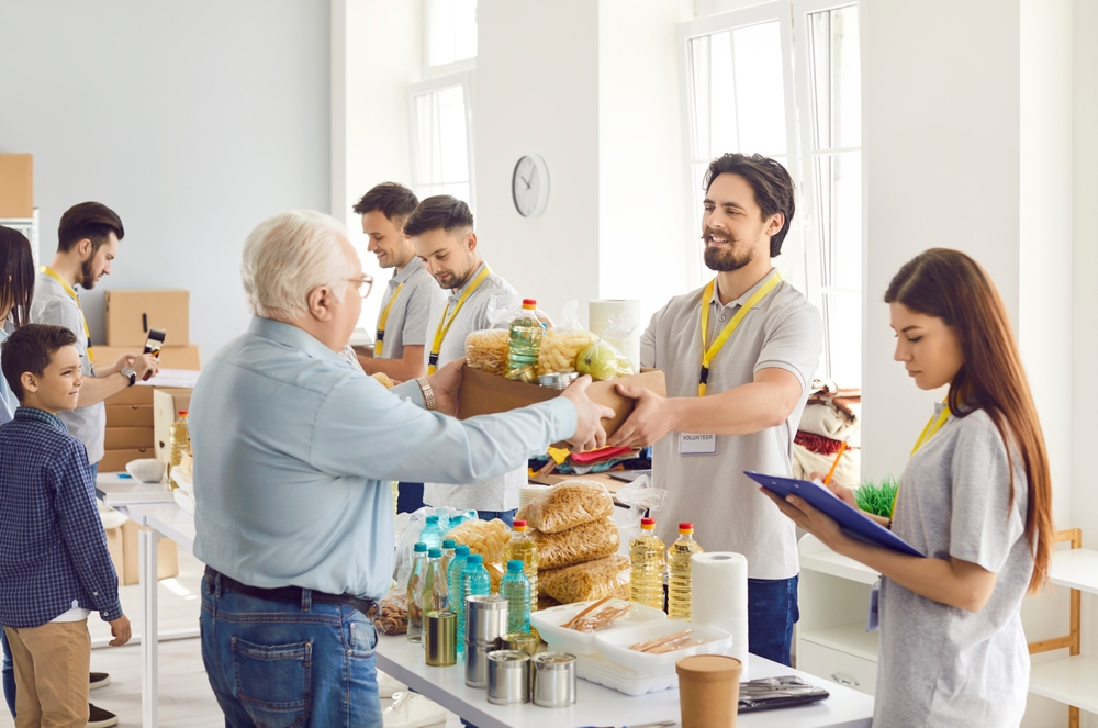 angajați care se implică în activități de voluntariat